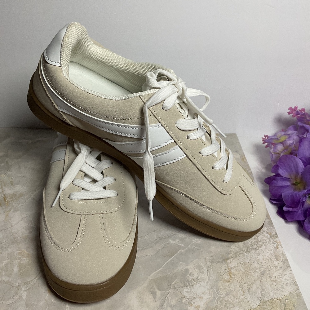 Shoes - Picture 2 of 4